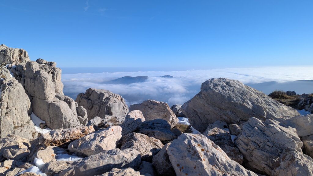 PXL_20250220_151355583-1024x576 Gréolières : Au dessus des nuages