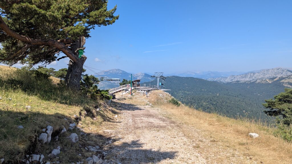 PXL_20250705_091555632-1024x576 [Test] VTT DH - La Charbonnière : la nouvelle piste pour ultra débutants à La Moulière