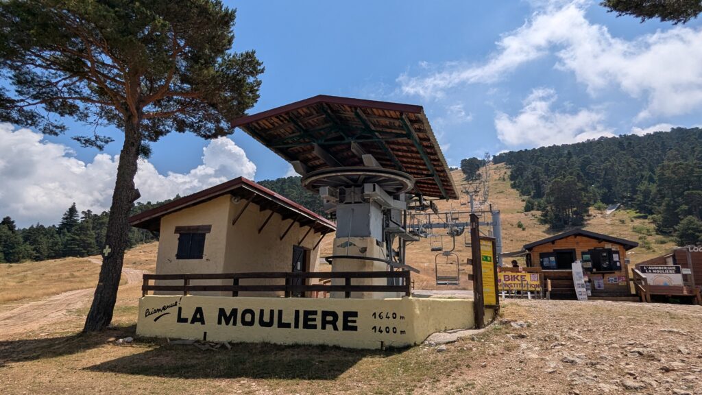PXL_20250705_105449570-1024x576 [Test] VTT DH - La Charbonnière : la nouvelle piste pour ultra débutants à La Moulière
