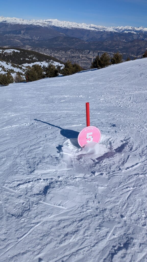 PXL_20260218_095841593-576x1024 Gréolières : Excellent pour les vacances !