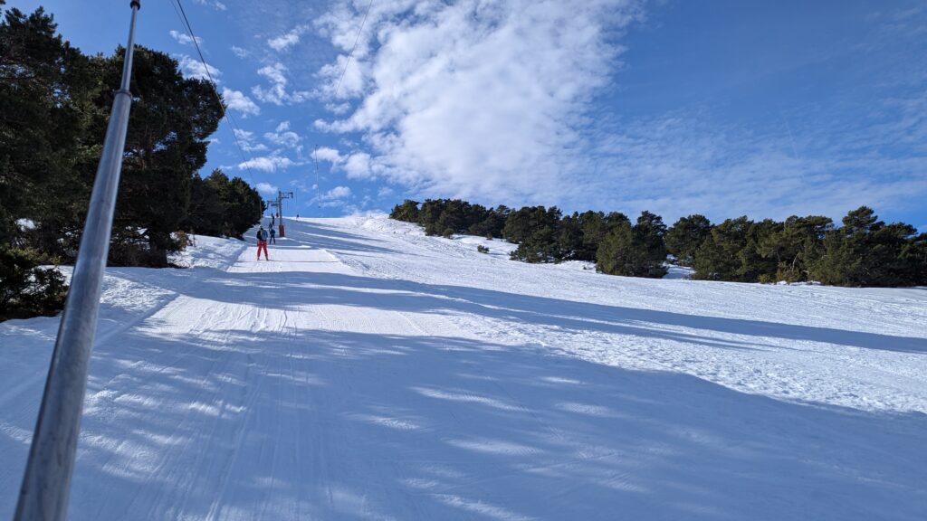 PXL_20260222_095717016-1024x576 L'Audibergue : Chaleur et pelles à neige