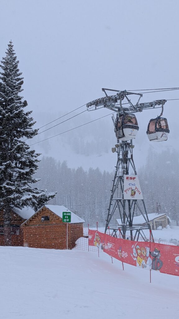 PXL_20260322_091657320-576x1024 Isola 2000 : Ski test Stockli et jour de neige