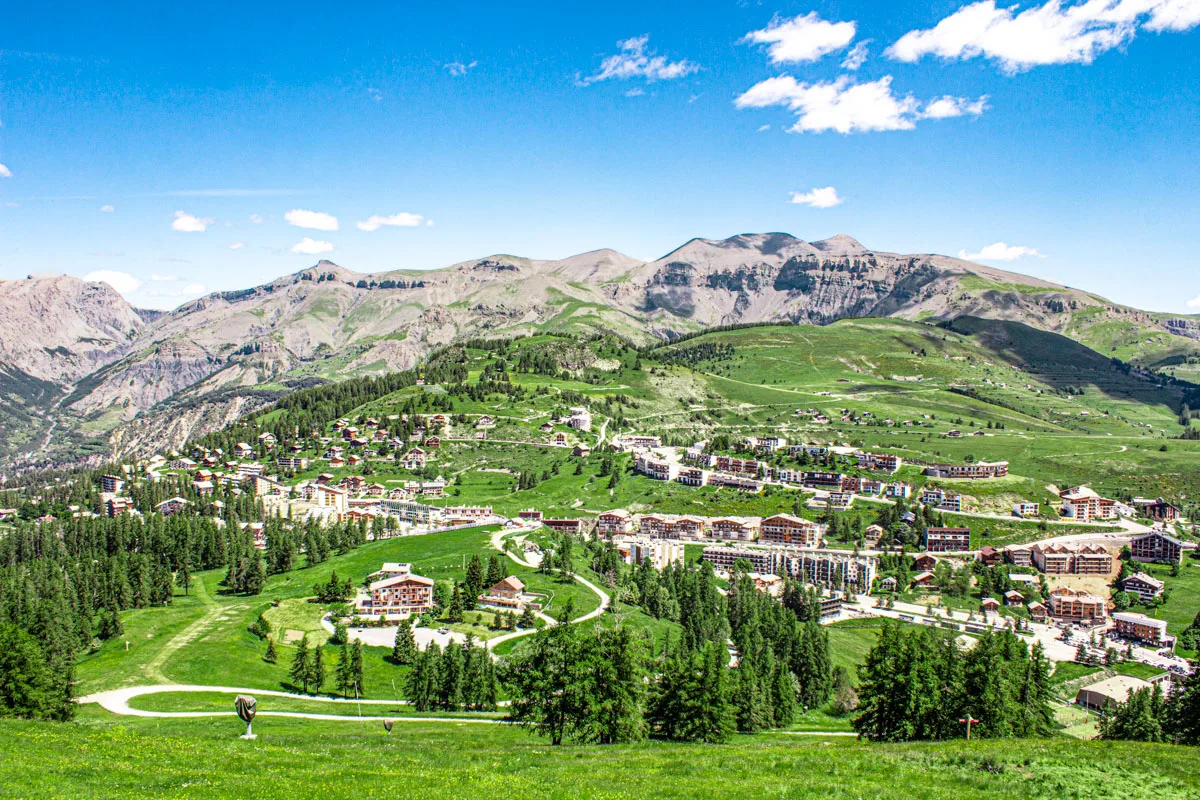 vue sur Valberg depuis le Garibeuil